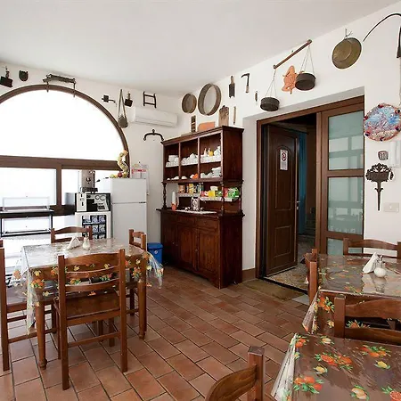 Couette-café Kunesias Cinisi